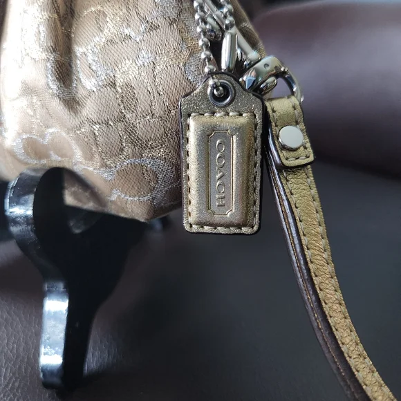 NWOT Coach Gold & Silver Optic Signature Metallic Kisslock Clutch Wristlet - Picture 7 of 15